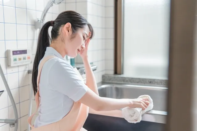 長時間の掃除作業は負担が多い